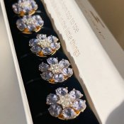 The ShoeLace Brand - Hilde – Purple Flower Button Charm Gold