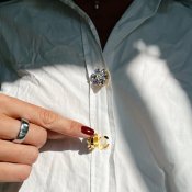 The ShoeLace Brand - Hilde – Purple Flower Button Charm Gold