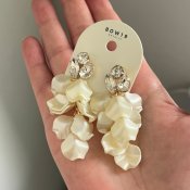 Bow19 Details - Leaf Stone Earrings Offwhite