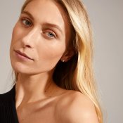 Pilgrim Jewellery - SOPHIA Hjärtörhängen Guldpläterade