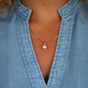 Caroline Svedbom - Petite Drop Necklace Vintage Rose Guldpläterat