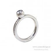 INGNELL JEWELLERY - LINA CENTRE STONE RING STEEL