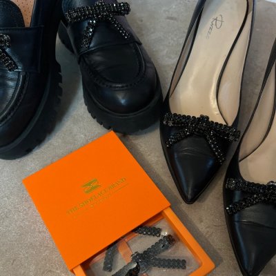 The ShoeLace Brand - Black Crystal Glitter Bow – Shoe Charm