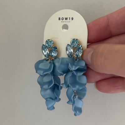 Bow19 Details - Leaf Stone Earrings Light Blue