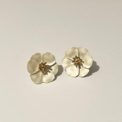 BOW19 Details - Flower Small Earrings Light Butter Yellow Cocos
