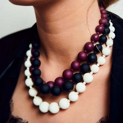 BOW19 Details - Big Bead Necklace Black